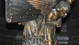 Angel praying: boat lecturn